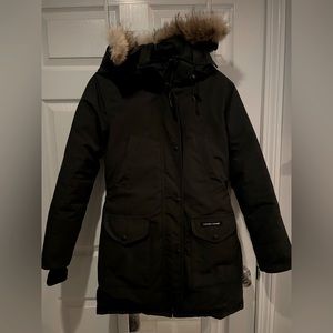 Canada Goose. Basically new… worn less than 10 times!